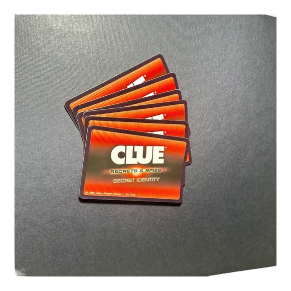 2009 Hasbro Games Clue: Secrets and Spies Family Board Game - Picture 11 of 13